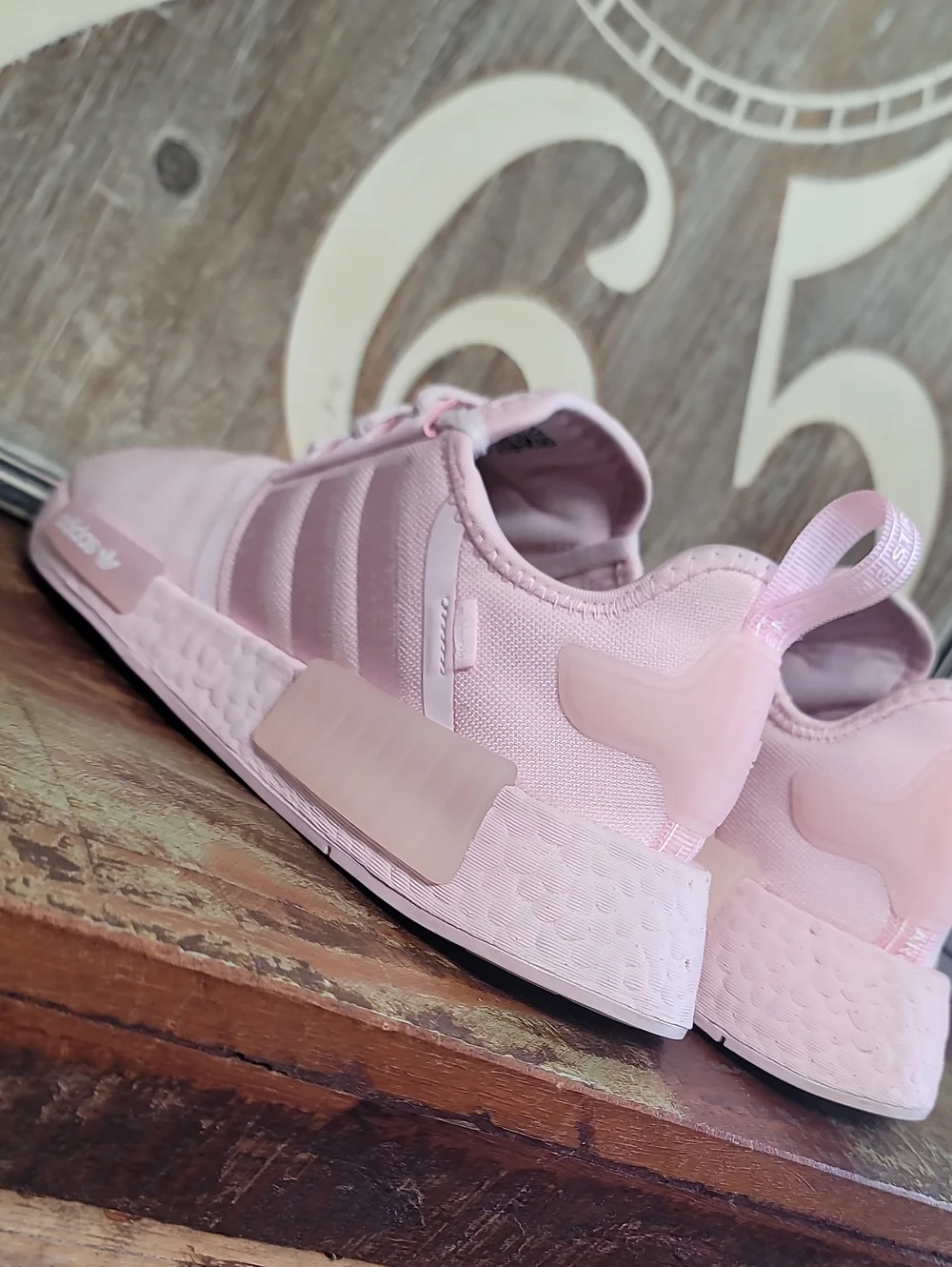 🔥 Wmns Adidas NMD R1 